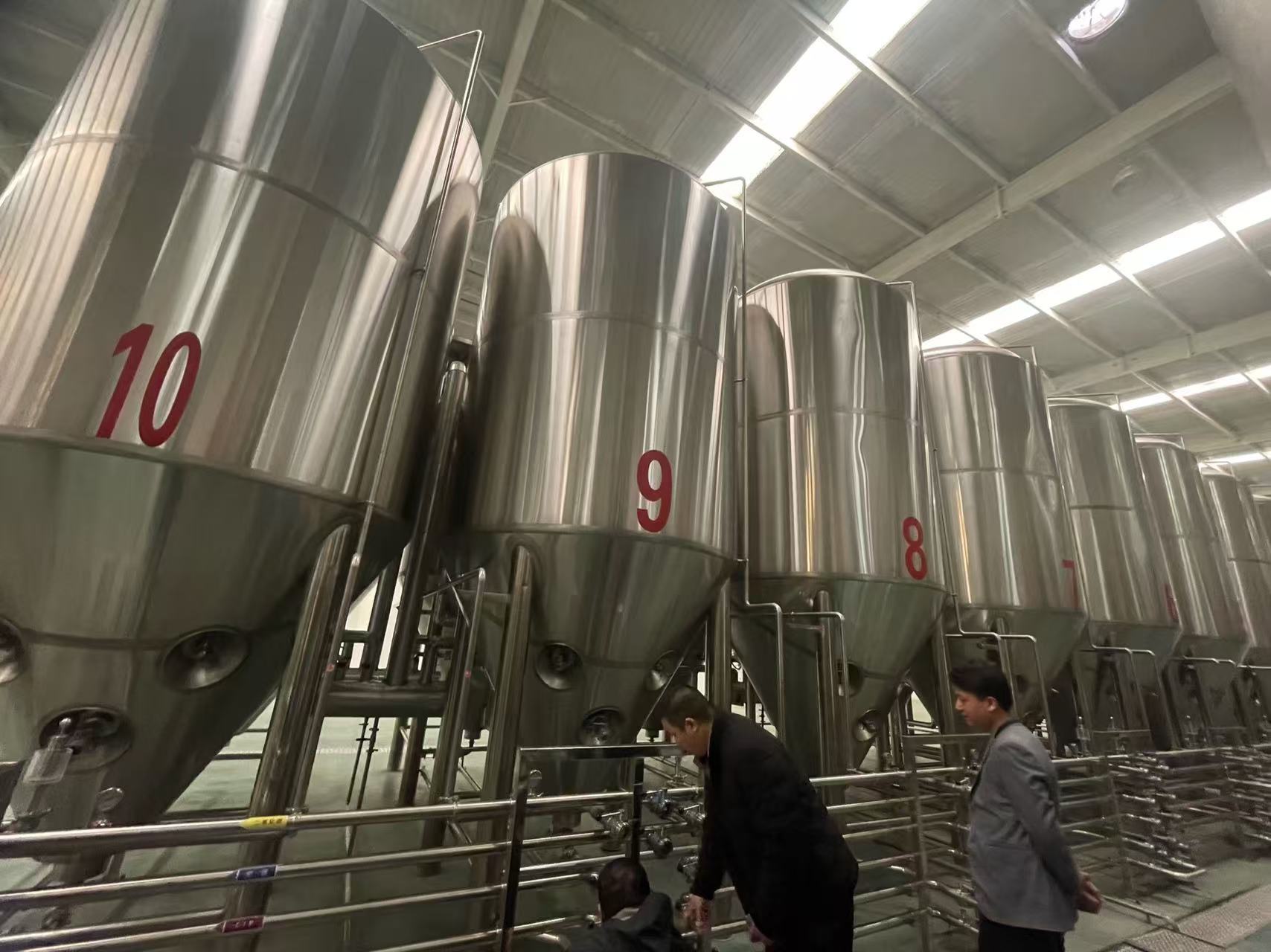 广阳精酿啤酒设备厂—平面布置、设备设计、制造、调试、培训等一条龙服务